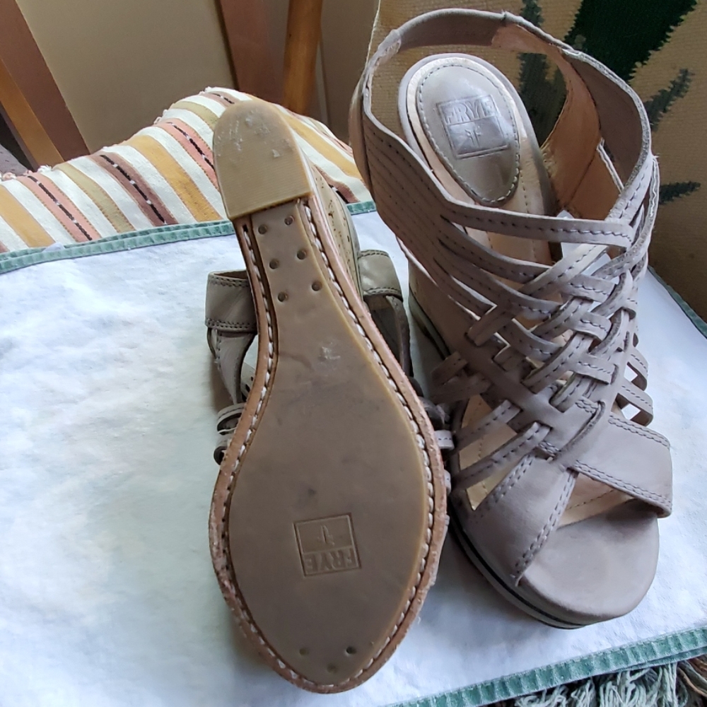 Shoes - Picture 4 of 5